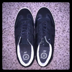 Men’s Fashion Sneakers Sz 9