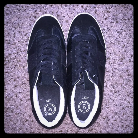 Men’s Fashion Sneakers Sz 9