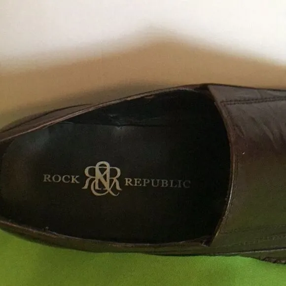Men’s ROCK REPUBLIC brown slip ons in size 9 1/2 M