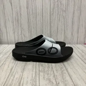 Mens Size 10 Womens Size 12 Oofos Slides White