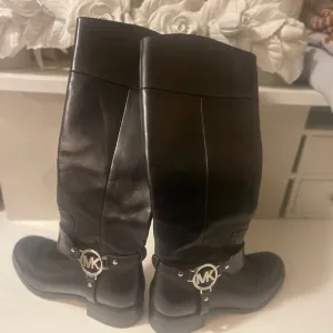 Michael Kors Fulton harness nice boots good condition Buy it before the cold