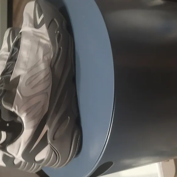 Moose Knuckles Black Sneakers Sleek Design