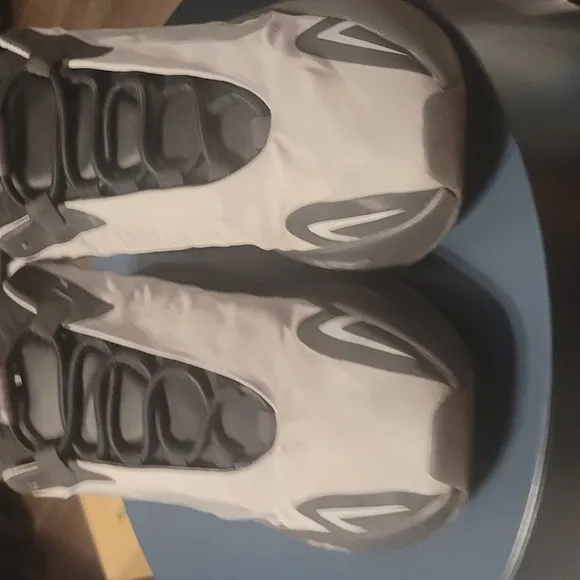 Moose Knuckles Black Sneakers Sleek Design