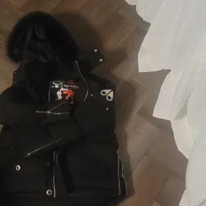 Moose Knuckles Black Sneakers Sleek Design
