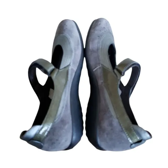 NAOT Kirei Suede Mary Jane Flats Comfort Shoes Gray women's Size 9 EUR 40