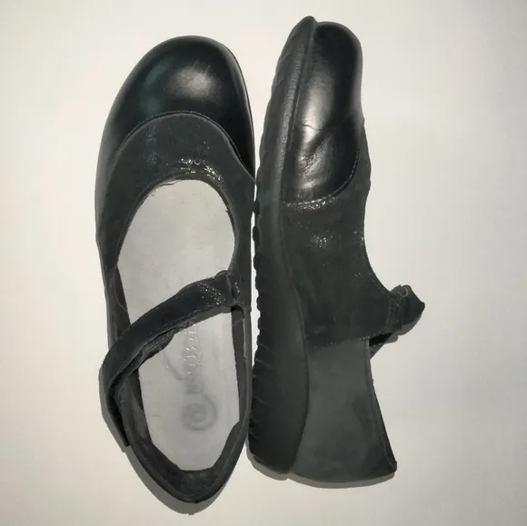 Naot (Size EU 38/7-7.5) Black Leather Mary Jane Mule Slip-on Flats