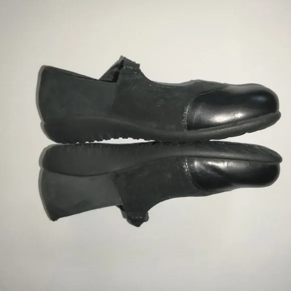 Naot (Size EU 38/7-7.5) Black Leather Mary Jane Mule Slip-on Flats