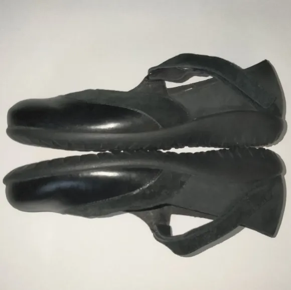 Naot (Size EU 38/7-7.5) Black Leather Mary Jane Mule Slip-on Flats