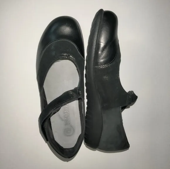 Naot (Size EU 38/7-7.5) Black Leather Mary Jane Mule Slip-on Flats