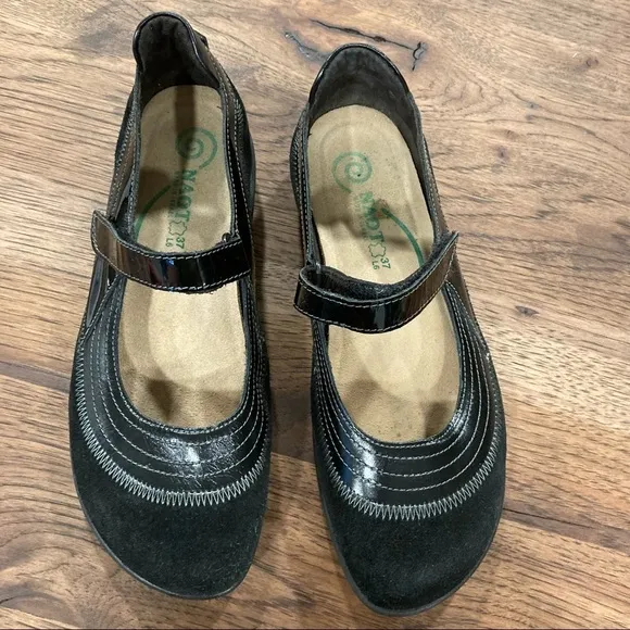 Naot sz 37 Kirei black suede maryjane flats GUC