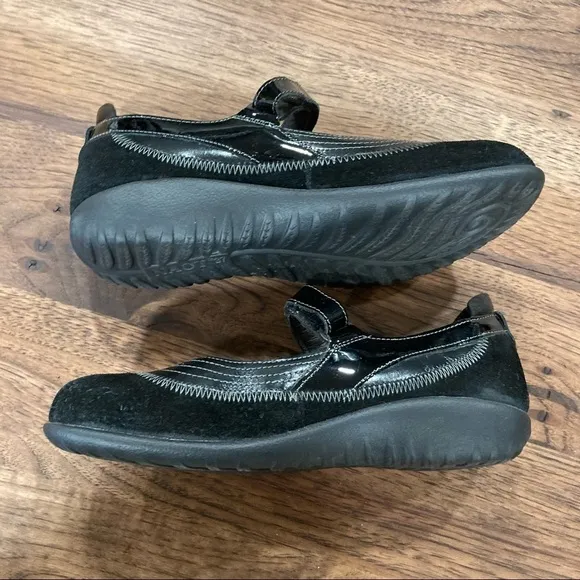 Naot sz 37 Kirei black suede maryjane flats GUC
