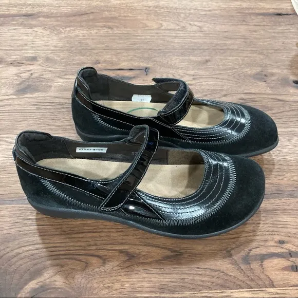 Naot sz 37 Kirei black suede maryjane flats GUC