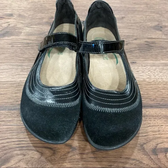 Naot sz 37 Kirei black suede maryjane flats GUC