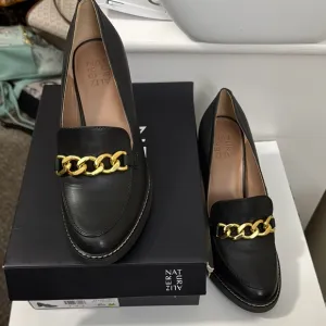 Naturalizer Women's Black Loafers with Gold Chain