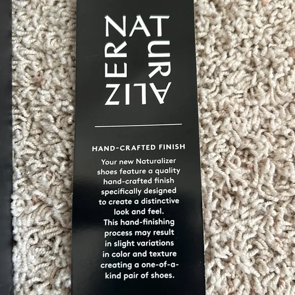 NATURALIZER⭐️Almost NEW🖤T-STRAP Pointed Black LEATHER FLATS. Worn ONCE 3 hours.