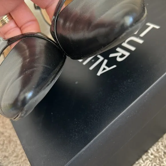 NATURALIZER⭐️Almost NEW🖤T-STRAP Pointed Black LEATHER FLATS. Worn ONCE 3 hours.