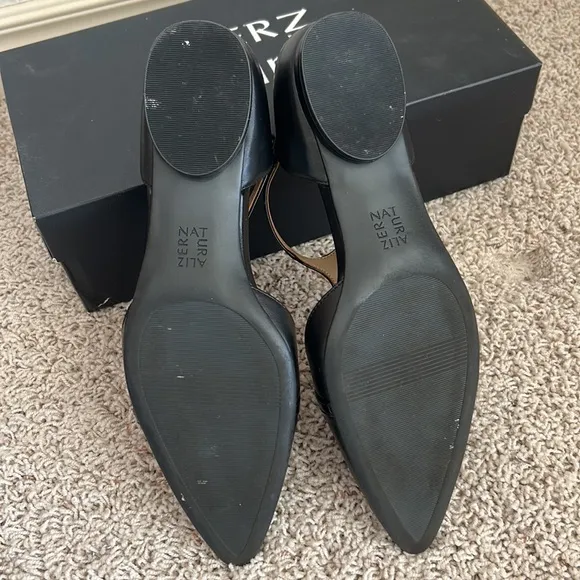 NATURALIZER⭐️Almost NEW🖤T-STRAP Pointed Black LEATHER FLATS. Worn ONCE 3 hours.