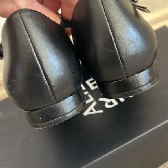 NATURALIZER⭐️Almost NEW🖤T-STRAP Pointed Black LEATHER FLATS. Worn ONCE 3 hours.