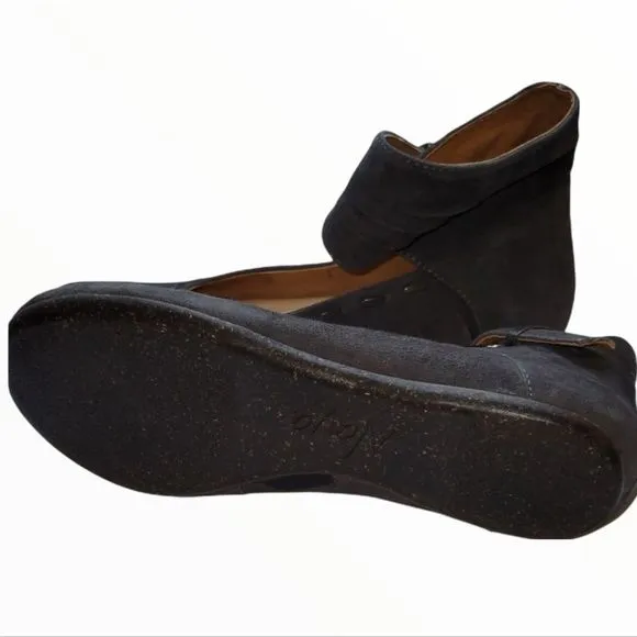 Naya Women's Fauna Ankle Strap Suede Flats Size 7