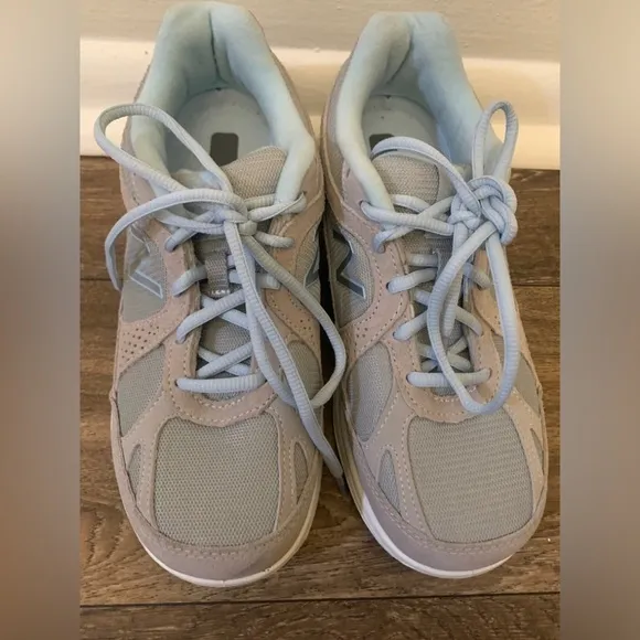 New Balance 877 Women's Gray and Blue Sneakers
