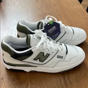 New Balance Men's 550 White and Green Sneakers