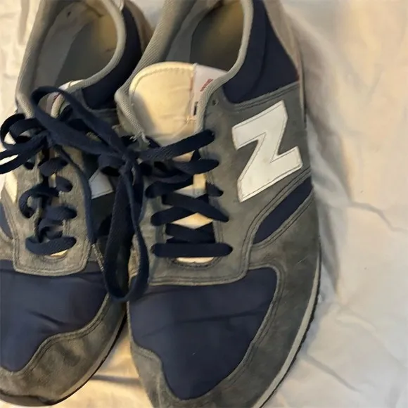 New Balance Men's Blue Low Top Sneakers Size 9.5 US Casual Shoes