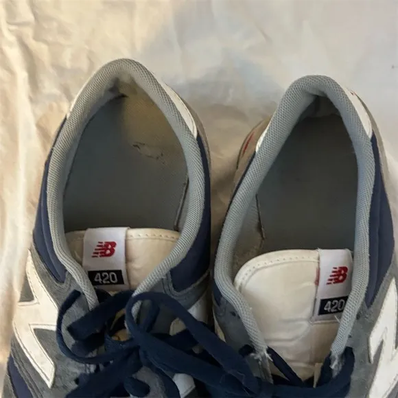 New Balance Men's Blue Low Top Sneakers Size 9.5 US Casual Shoes