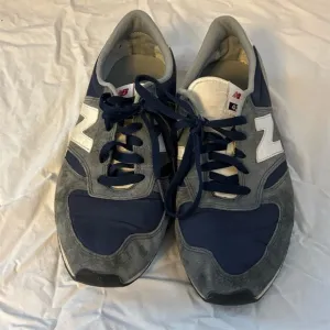 New Balance Men's Blue Low Top Sneakers Size 9.5 US Casual Shoes