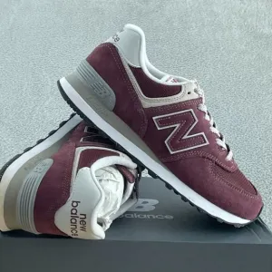New Balance Womens 574 V3 Sneaker, Burgundy/White, 8.5 US NWB S035