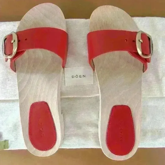 New DÔEN   Mercata Red Leather Strap Logo Buckle Clog Sandals Slides Size 36