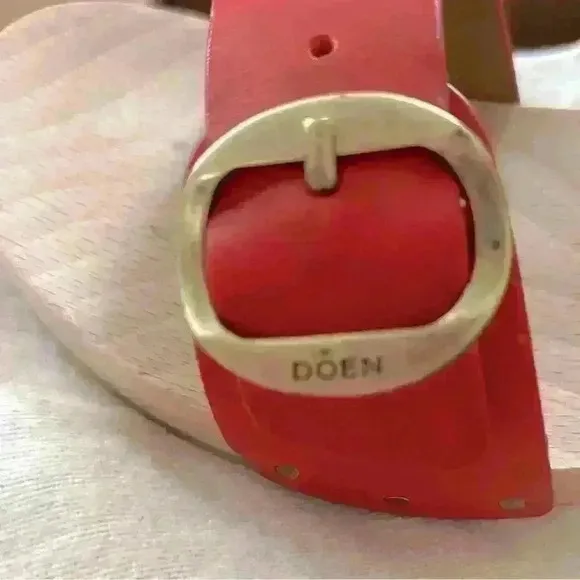 New DÔEN   Mercata Red Leather Strap Logo Buckle Clog Sandals Slides Size 36