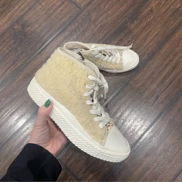 NEW Dolce Vita Veola Plush Womens Leather Lifestyle Sneakers  Size 6