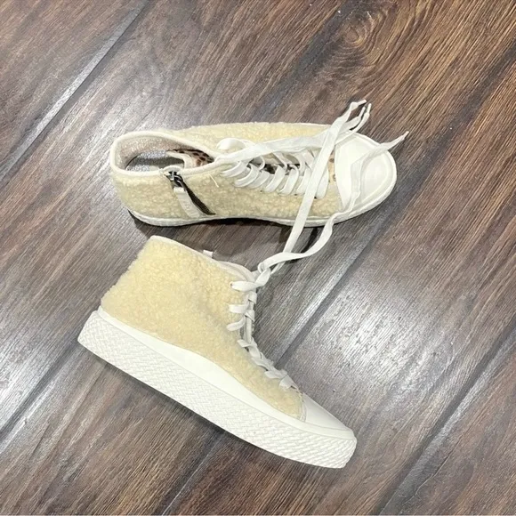 NEW Dolce Vita Veola Plush Womens Leather Lifestyle Sneakers  Size 6