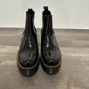 NEW Dr. Martens ROZALIE DISTRESSED PATENT HEELED CHELSEA BOOTS