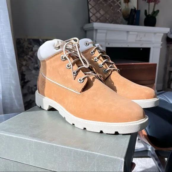 New in box Timberland' 5-Eye Leather Chukka Boot wheat size 7