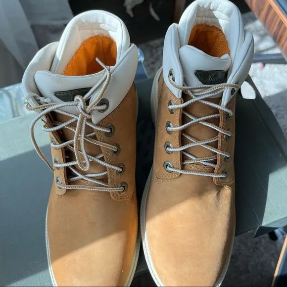 New in box Timberland' 5-Eye Leather Chukka Boot wheat size 7