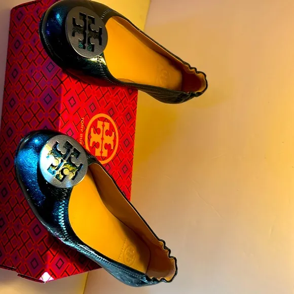 NEW IN BOX Tory Burch Minnie Travel Ballet Flats. Size 7.5 Metallic blue