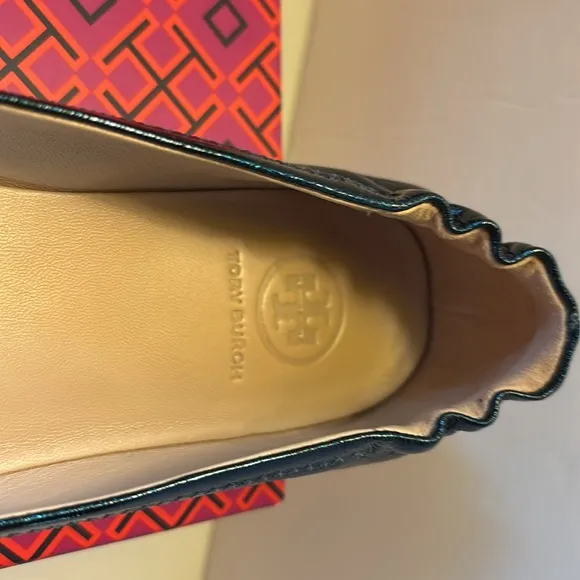 NEW IN BOX Tory Burch Minnie Travel Ballet Flats. Size 7.5 Metallic blue