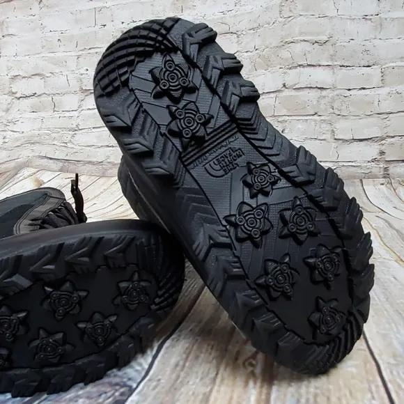 New in box Youth Thermoball Shelista Boots