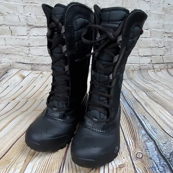 New in box Youth Thermoball Shelista Boots