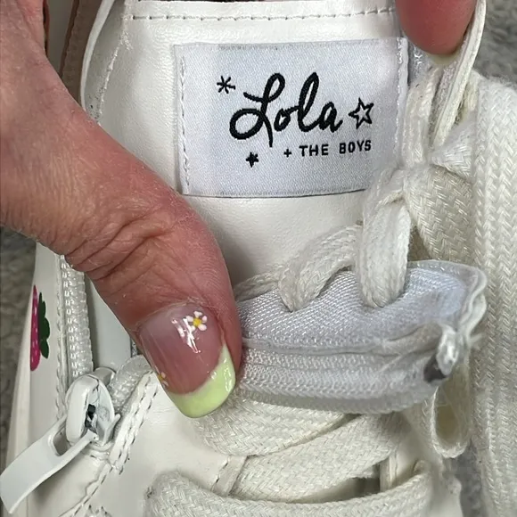 New Lola   The Boys Lace Up With Zip Fashion Sneakers Hearts Sz 37