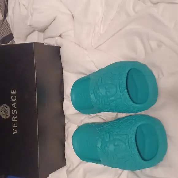 NEW! Men's VERSACE Baroque &amp; Medusa head embossed pool slides!
