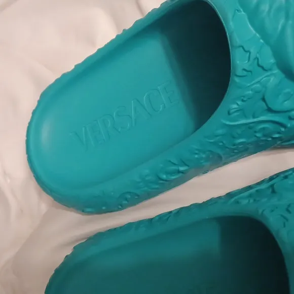 NEW! Men's VERSACE Baroque &amp; Medusa head embossed pool slides!