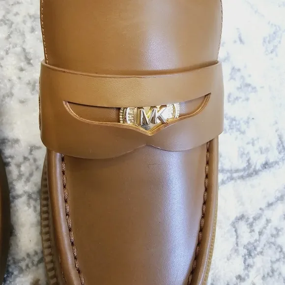 New Michael kors MK loafers in size 8