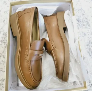 New Michael kors MK loafers in size 8