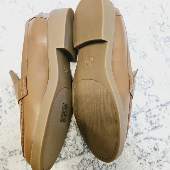 New Michael kors MK loafers in size 8