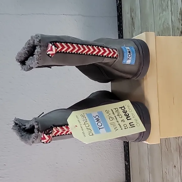 NEW NWT Toms Nepal Boots Grey Suede Boots Youth Size‎ 5 Women's Size 7