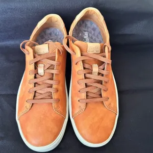 New OluKai Lae'ahi Li'lli Men's Leather Sneakers size 8.5 US Color Kukui Brown