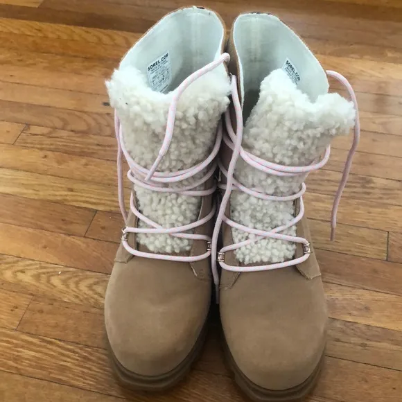 NEW SOREL WOMEN'S JOAN OF ARCTIC™ WEDGE III LACE COZY BOOTIE Size 9
