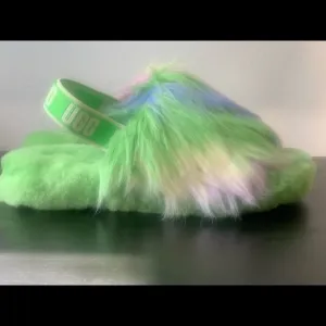 NEW UGG GIRLS FLUFF YEAH APPLE TIE DYE SLIDE SANDALS KIDS. # slides slippers